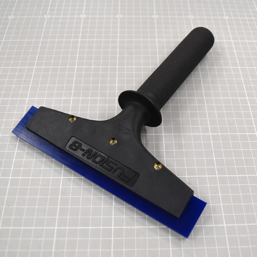 新商品！角ブルースキージ＋FUSION-8 　建物フィルム向けグリップ付きスクィージ